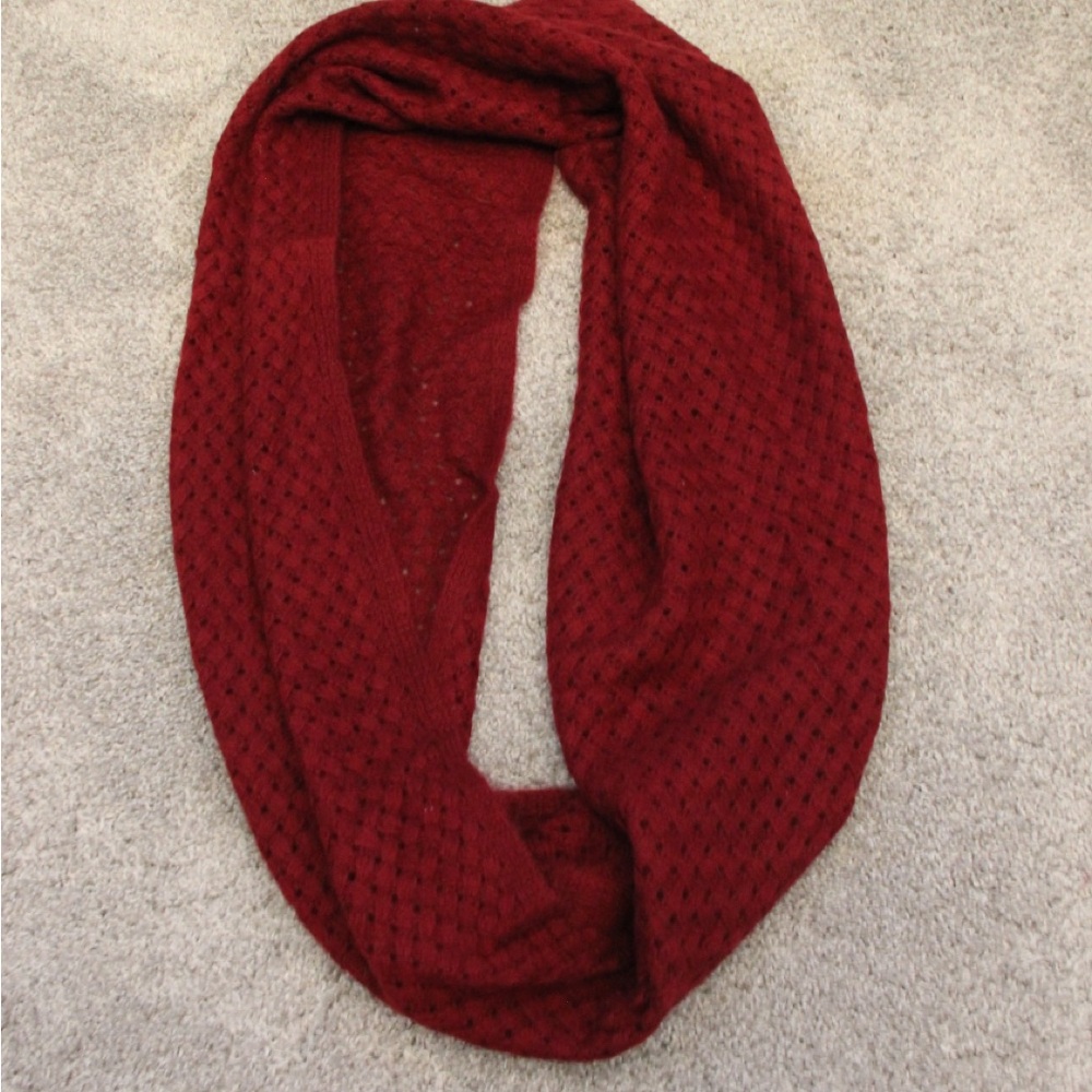Isaac Mizrahi 100% Cashmere Red Knit Infinity Scarf Cozy Winter Accessory